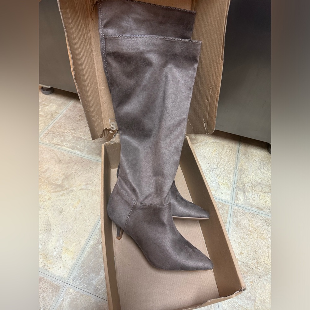 Elegant taupe Knee-High Women's Boots